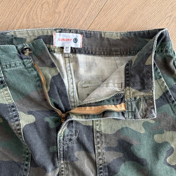Sundry 100% cotton Camo mini skirt Green Woman’s size 27 - Picture 4 of 5